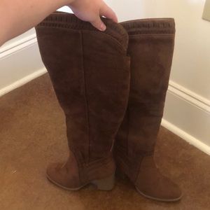 Heeled over the knee boots 😍😍